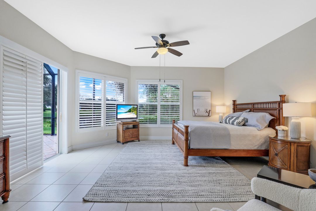 919 Tivoli Ct, Naples, FL 34104