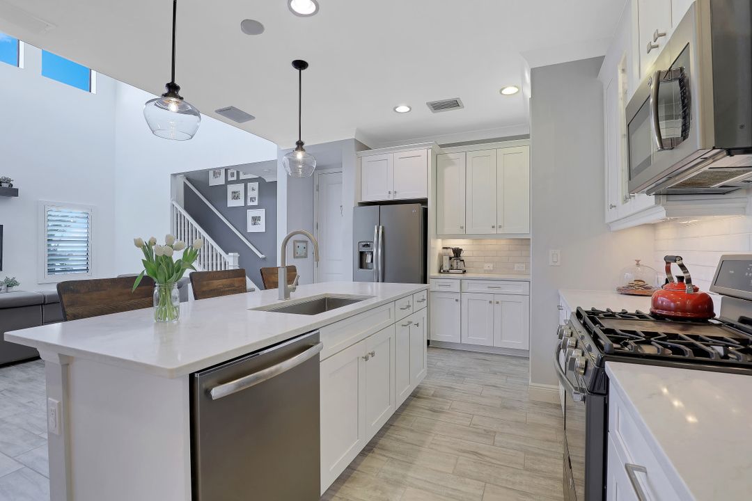 7742 Cypress Walk Dr, Fort Myers, FL 33966