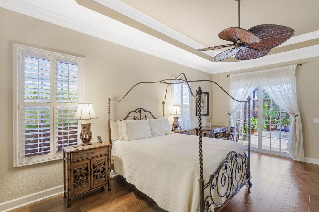 8806 Spinner Cove Ln, Naples, FL 34120