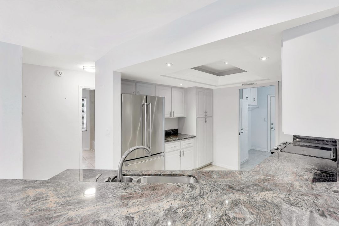 1010 Moon Lake Dr, Naples, FL 34104