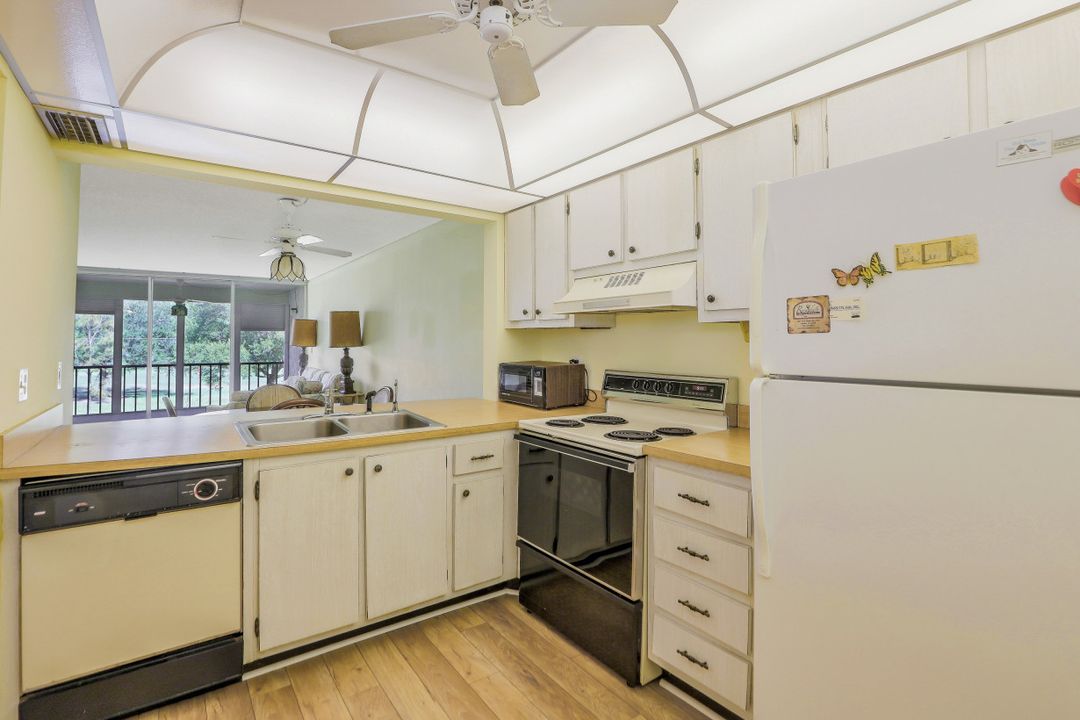 1086 Forest Lakes Dr #9207, Naples, FL 34105