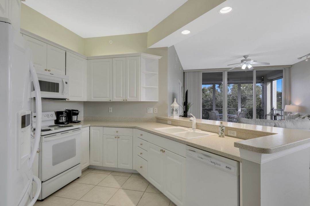 450 Launch Cir #404, Naples, FL 34108