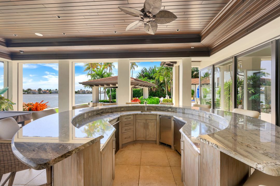 970 Aqua Cir, Naples, FL 34102