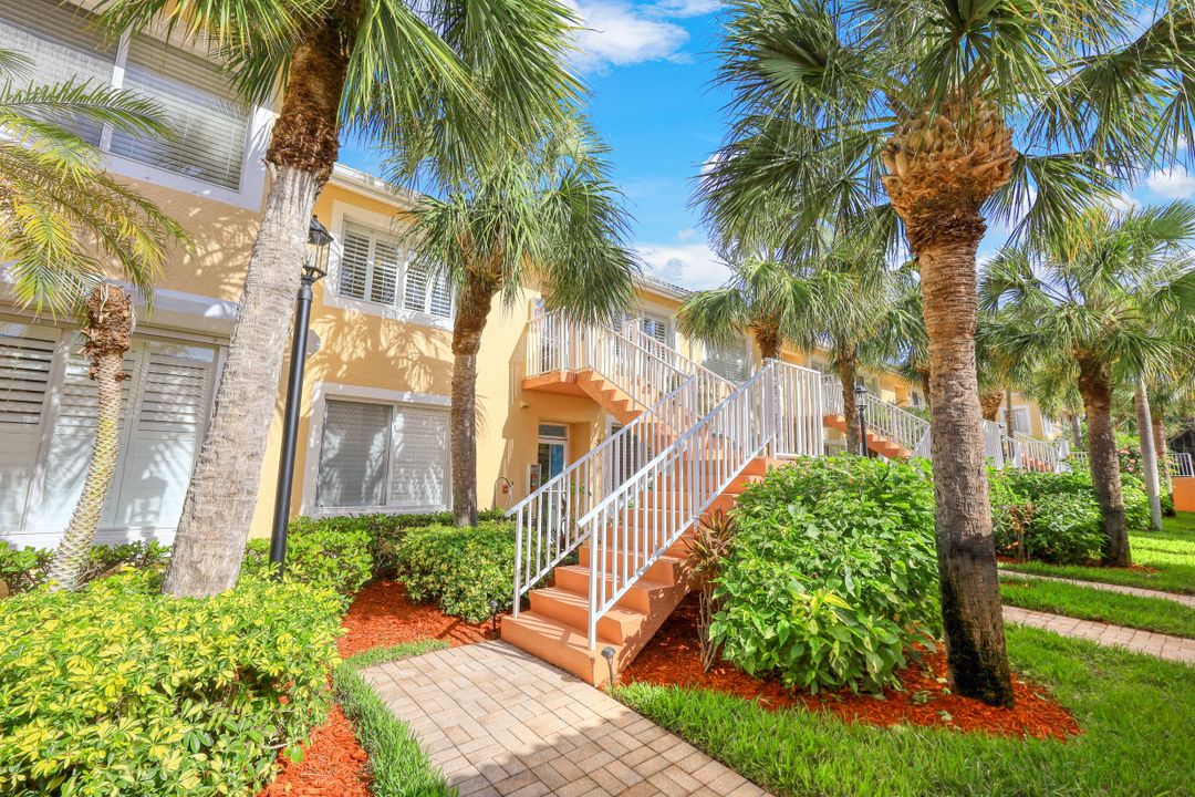 2365 Bayou Ln #4, Naples, FL 34112