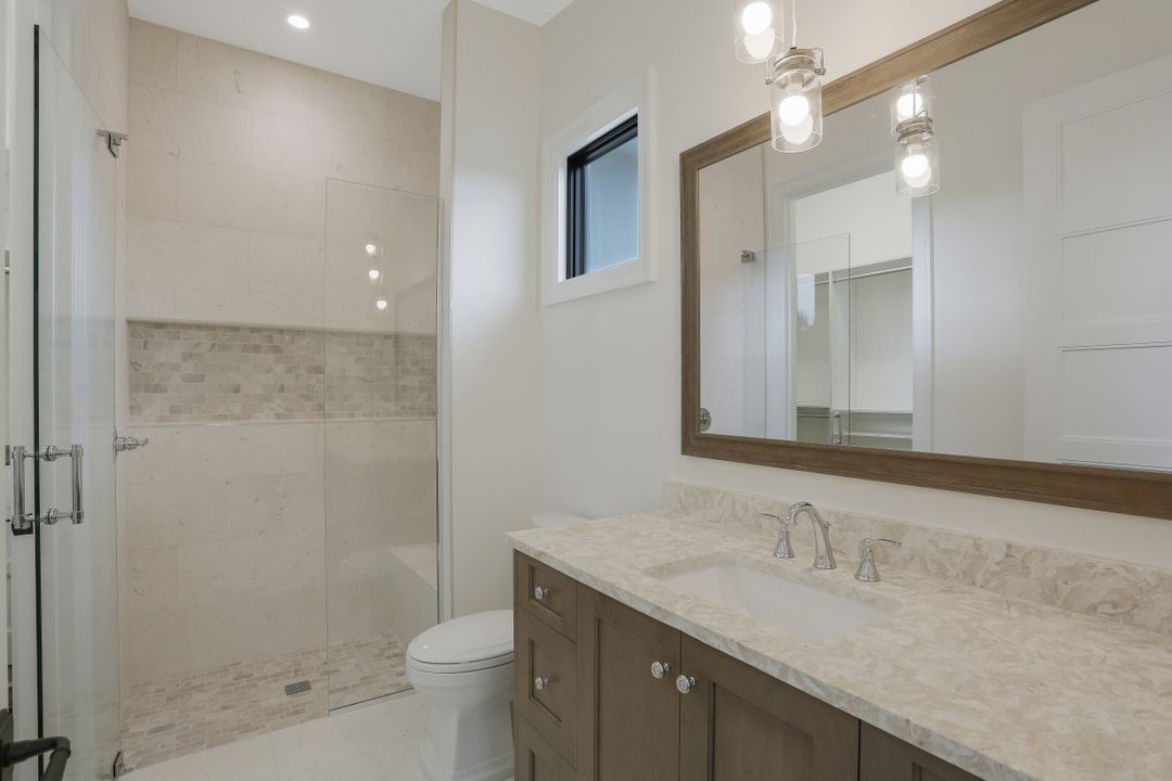 725 Parkview Ln, Naples, FL 34103