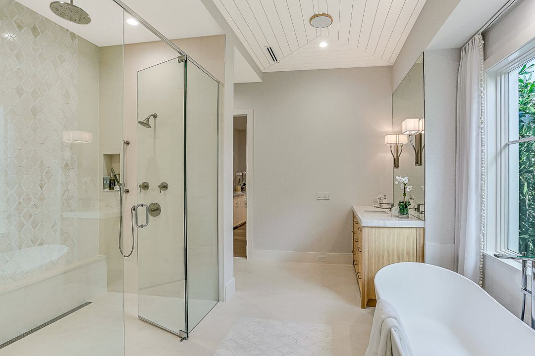 1040 2nd St S, Naples, FL 34102