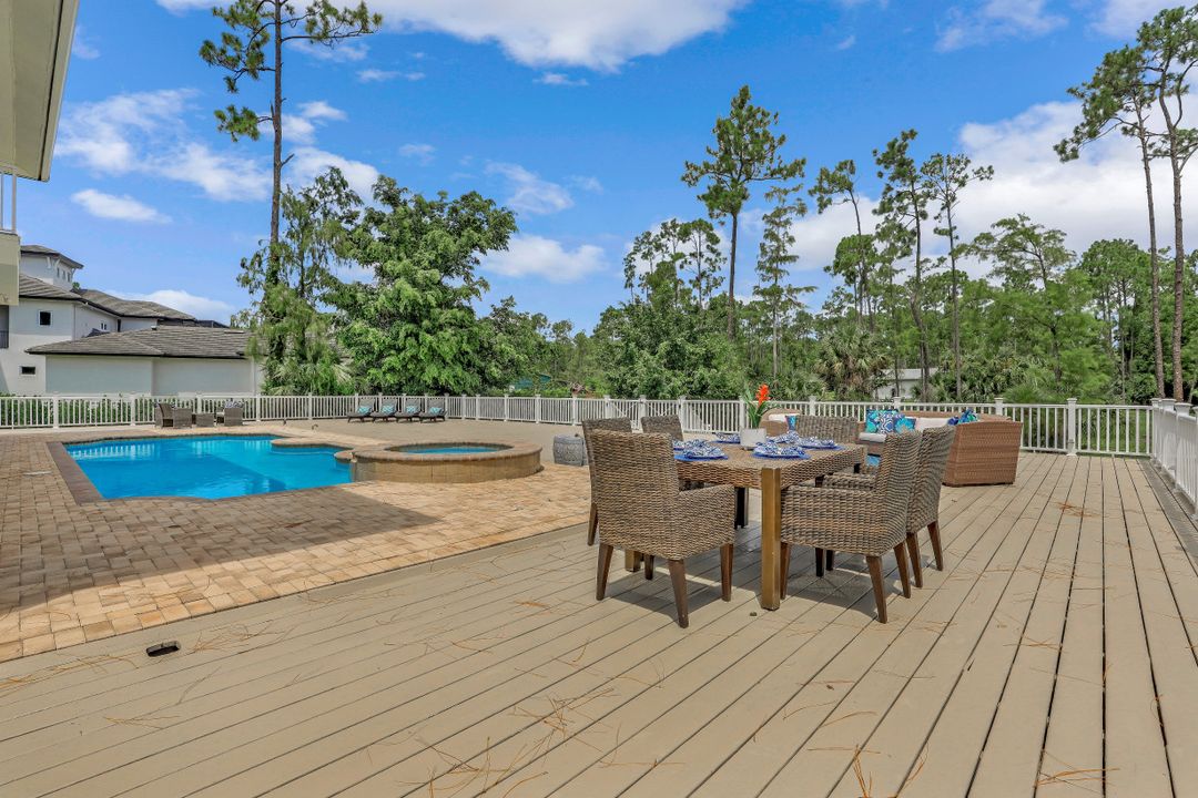 5645 Spanish Oaks Ln, Naples, FL 34119