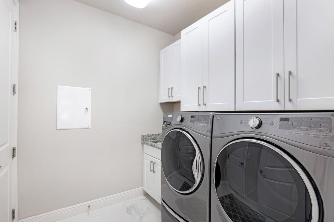 10086 Palazzo Dr, Naples, FL 34119