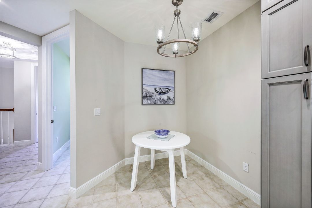 4800 Yacht Harbor Dr #822, Naples, FL 34112