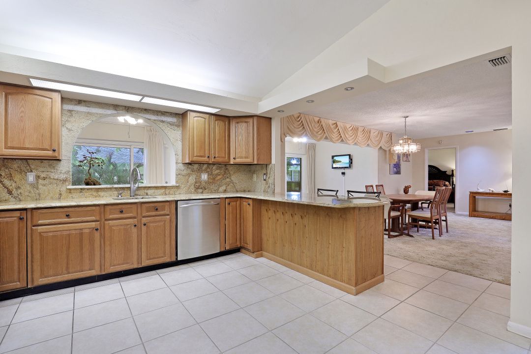 1250 Arcola Dr, Fort Myers, FL 33919