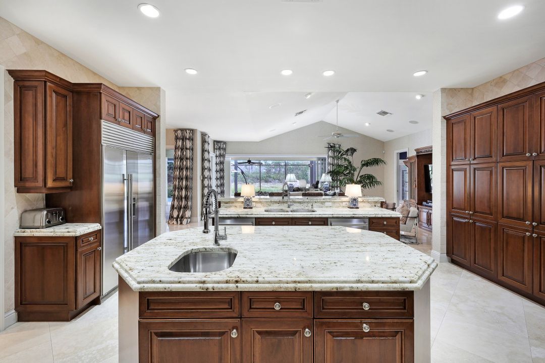 313 Chancery Cir, Naples, FL 34110