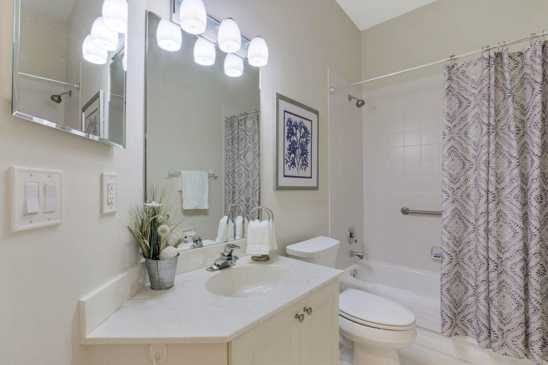 6082 Highwood Park Ct, Naples, FL 34110