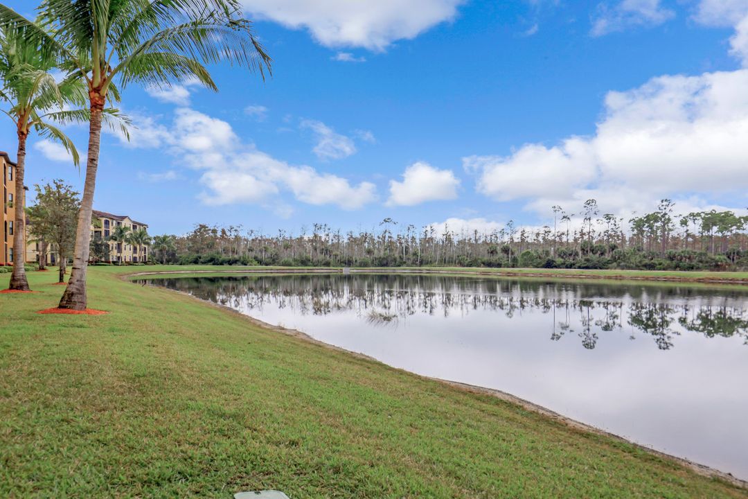 9727 Acqua Ct #415, Naples, FL 34113