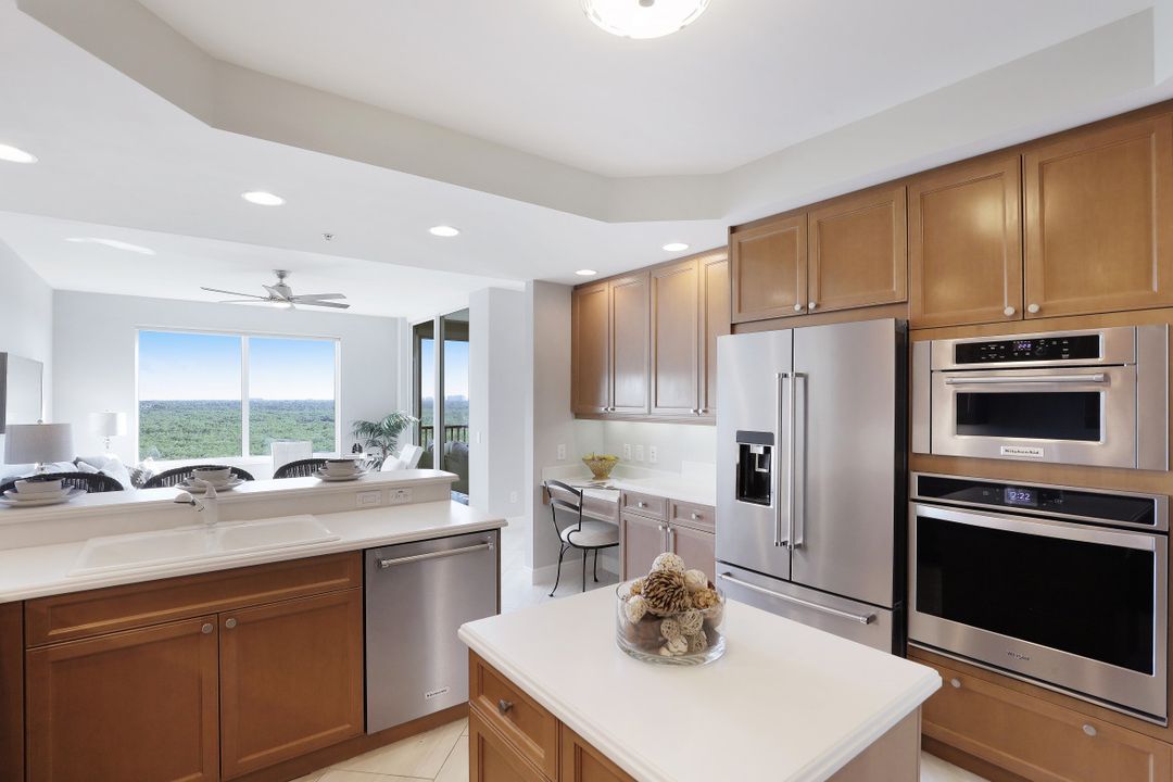 445 Cove Tower Dr #902, Naples, FL 34110