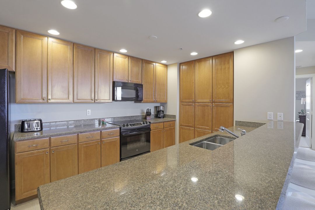 5793 Cape Harbour Dr #912, Cape Coral, FL 33914