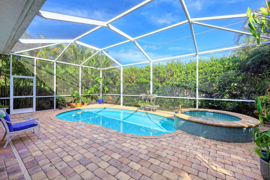 721 93rd Ave N, Naples, FL 34108