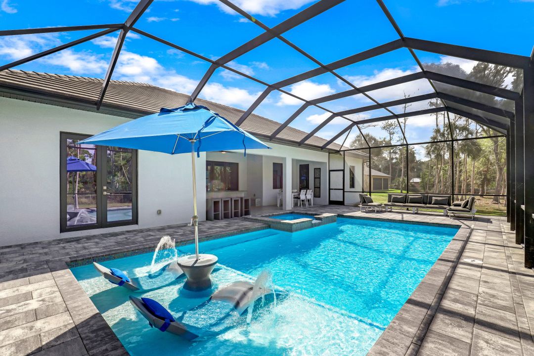 481 7th St NW, Naples, FL 34120