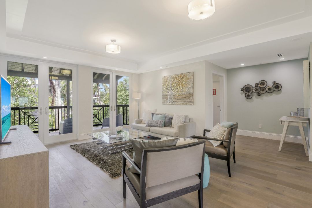 875 9th St S #PH, Naples, FL 34102