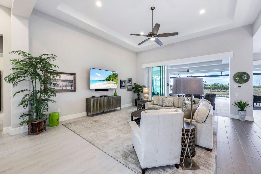 6231 Megans Bay Dr, Naples, FL 34112