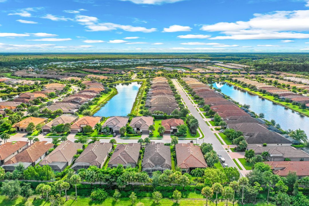 8447 Palacio Terrace W, Naples, FL 34114