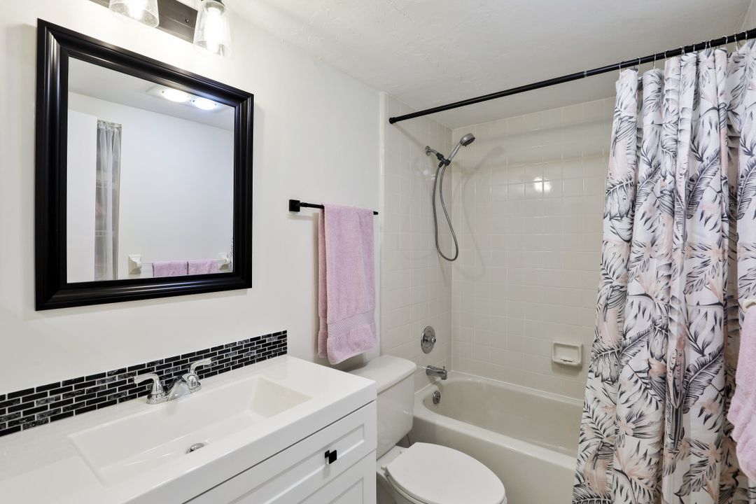 1812 Kings Lake Blvd #103, Naples, FL 34112