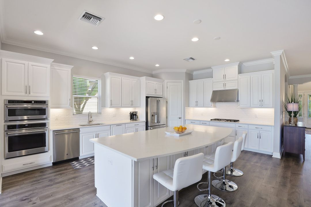 8427 Palacio Terrace S, Naples, FL 34114