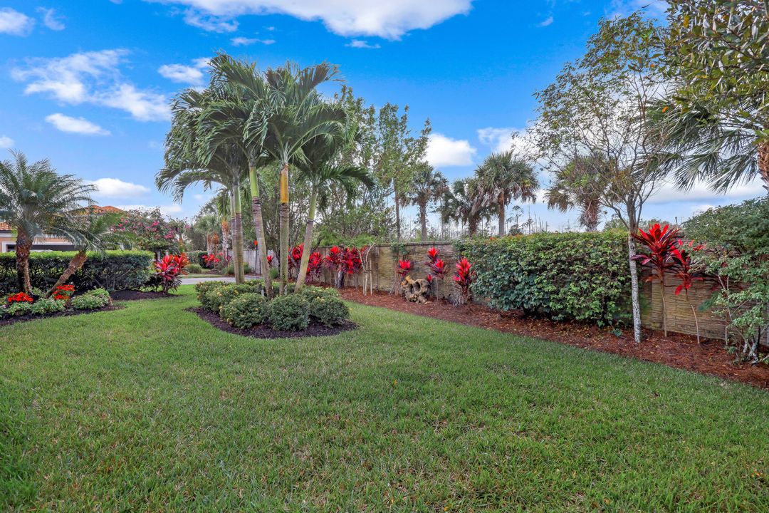 8443 Palacio Terrace W, Naples, FL 34114