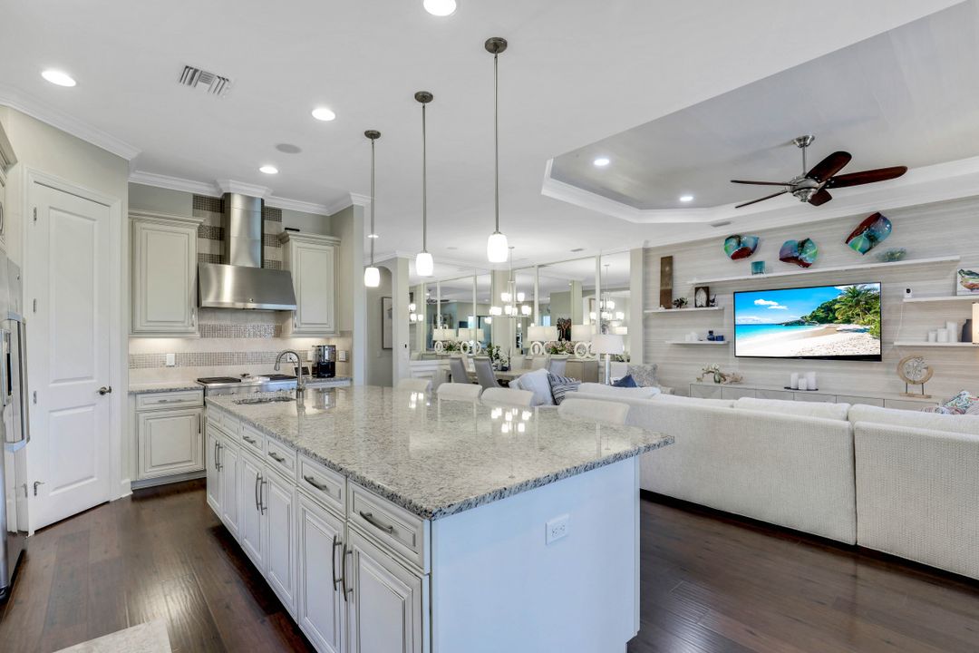 8701 Cavano St, Naples, FL 34119