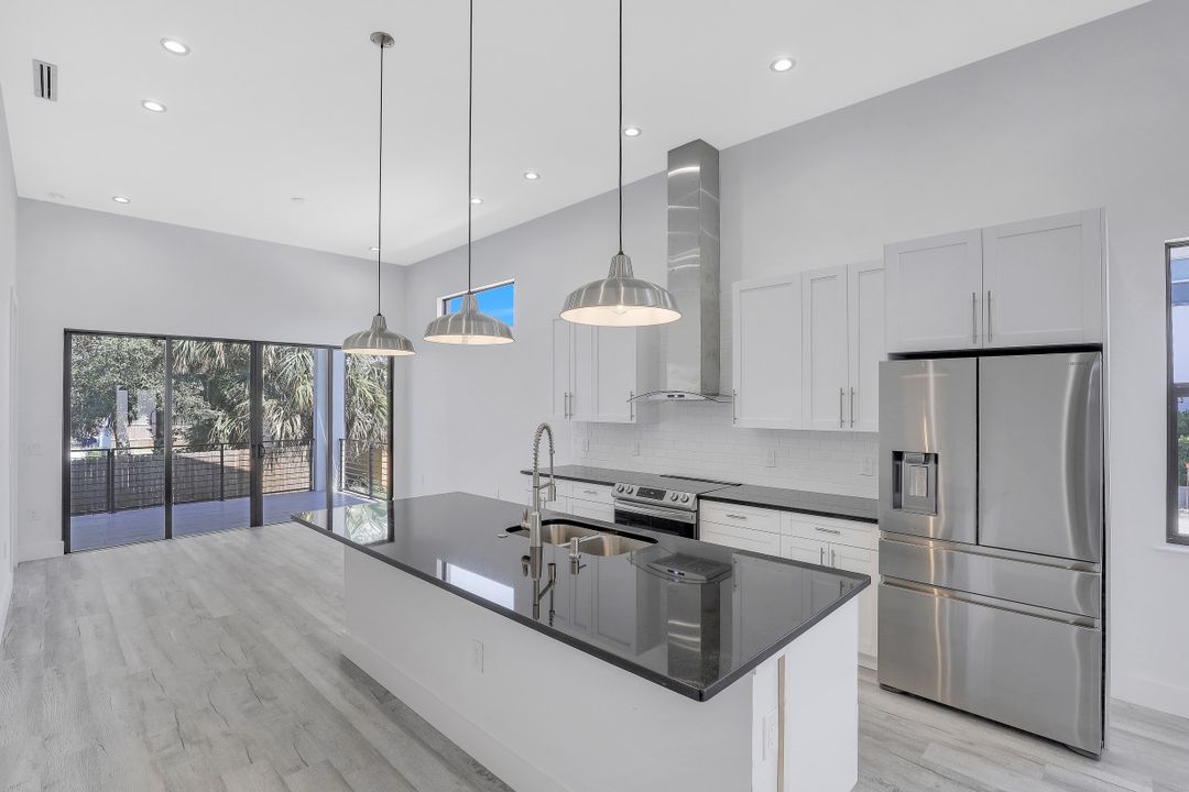 3021 Lunar St, Naples, FL 34112