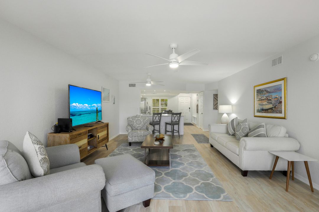 9101 Vanderbilt Dr #203, Naples, FL 34108