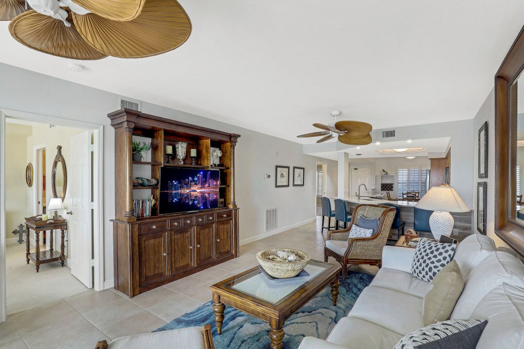 13105 Vanderbilt Dr #408, Naples, FL 34110