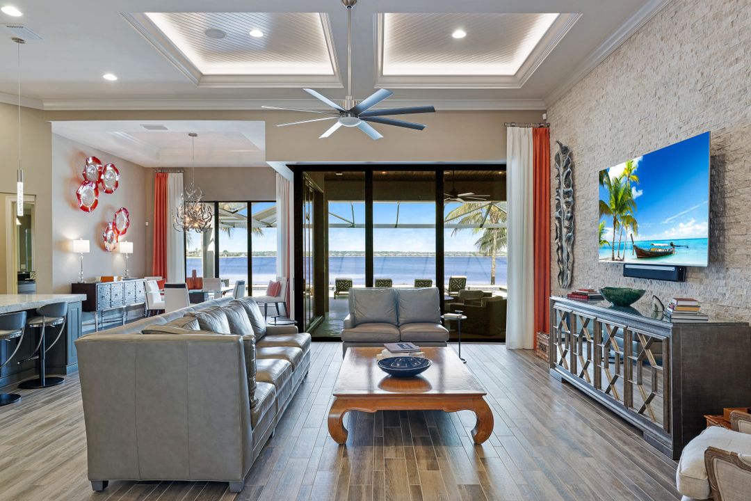 9067 Breakwater Dr, Naples, FL 34120