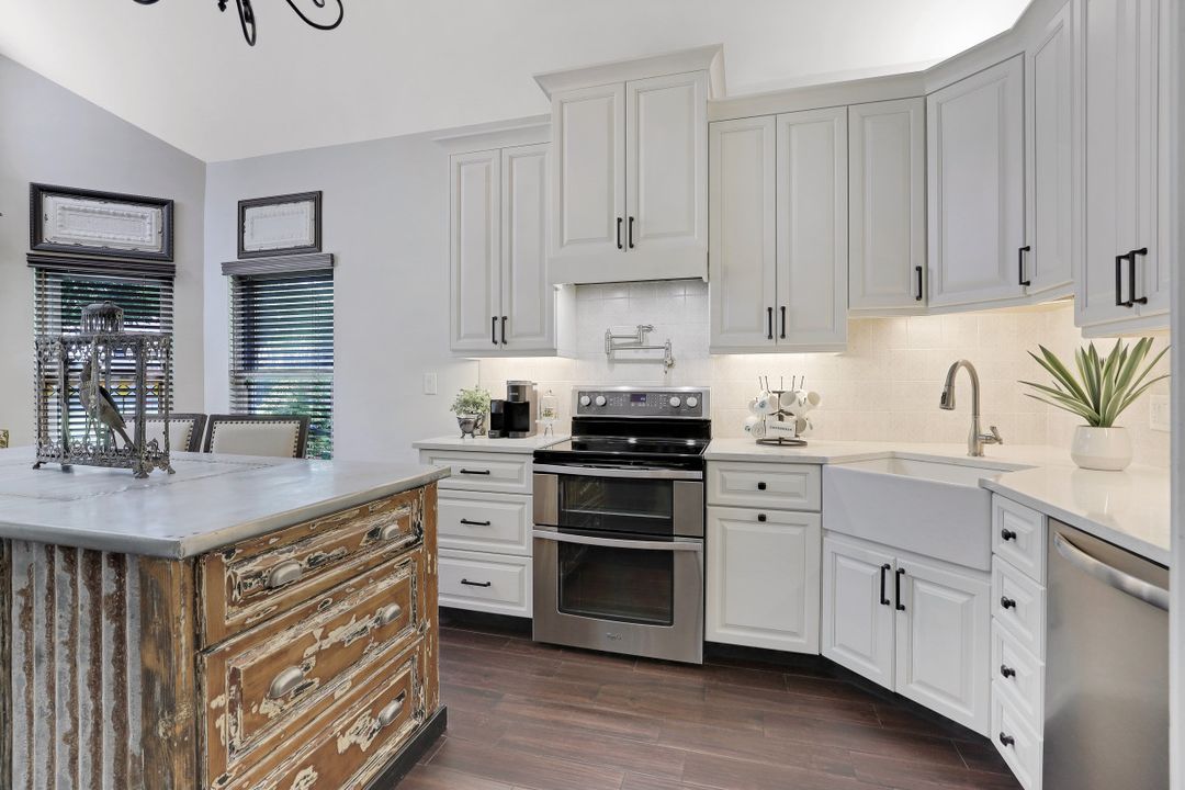 13660 Admiral Ct, Fort Myers, FL 33912