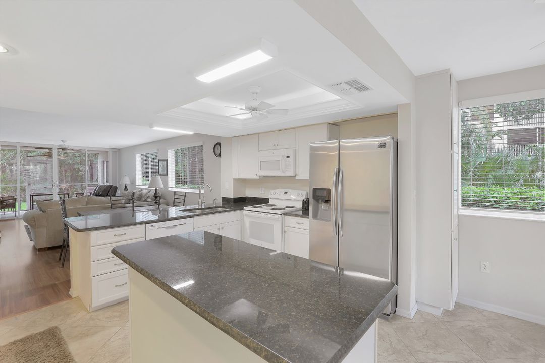 285 Naples Cove Dr #1106, Naples, FL 34110