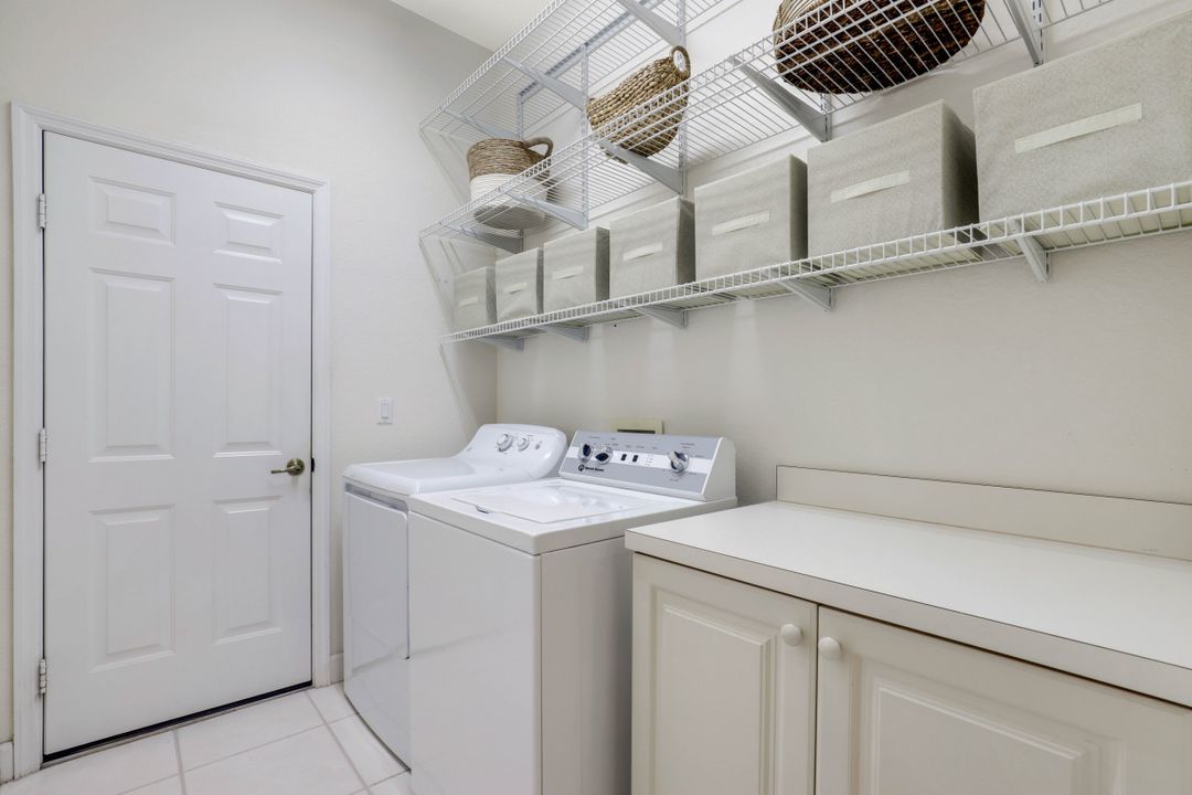 6082 Highwood Park Ct, Naples, FL 34110