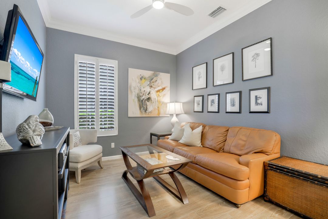 9150 Quartz Ln, Naples, FL 34120