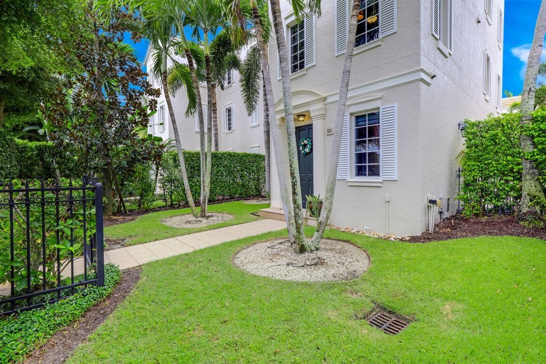 868 4th St S #11, Naples, FL 34102