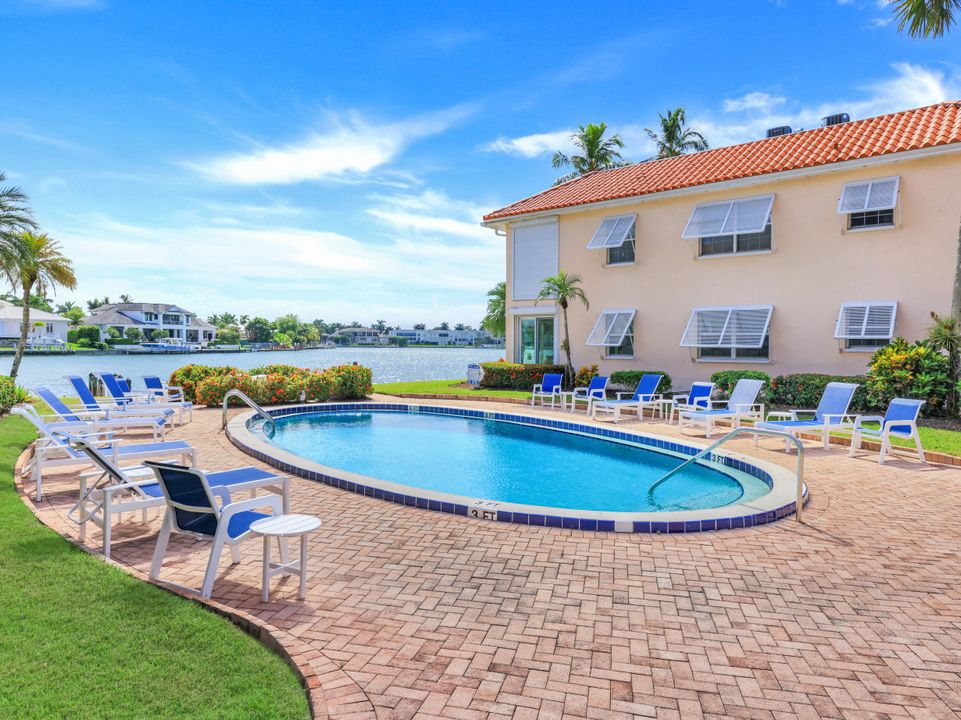 3070 Gulf Shore Blvd N #209, Naples, FL 34103