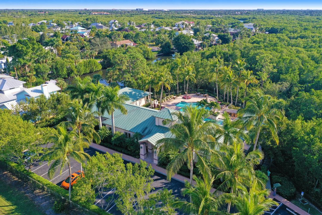 445 Cove Tower Dr #902, Naples, FL 34110