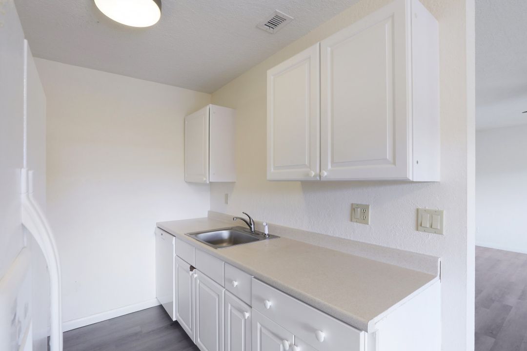 4607 Bayshore Dr #K-6, Naples, FL 34112