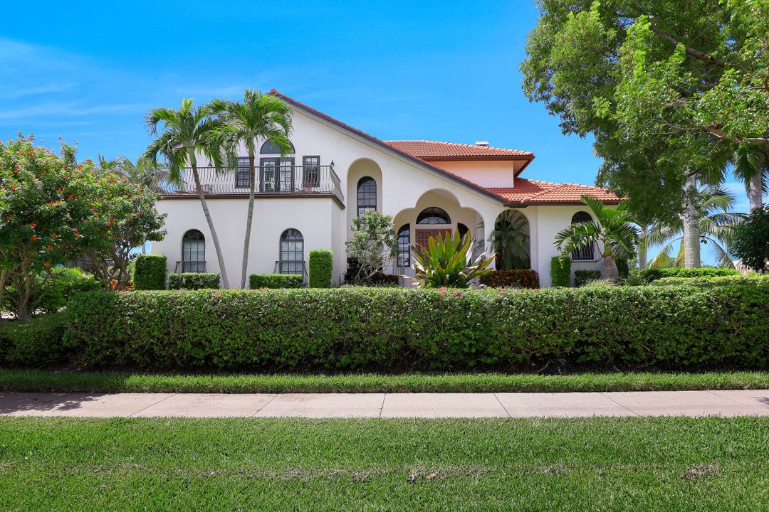 426 Spinnaker Dr, Marco Island, FL 34145