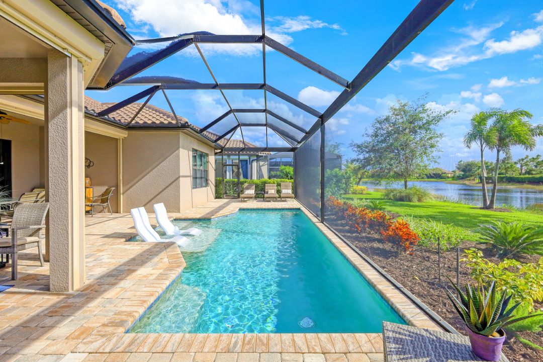 9243 Rialto Ln, Naples, FL 34119