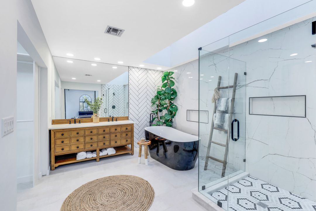 651 Bridge Way Ln, Naples, FL 34108