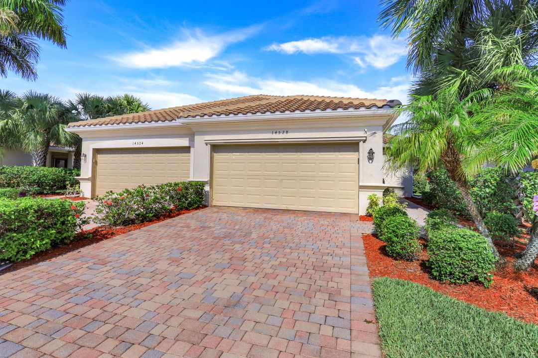 14528 Grapevine Dr, Naples, FL 34114