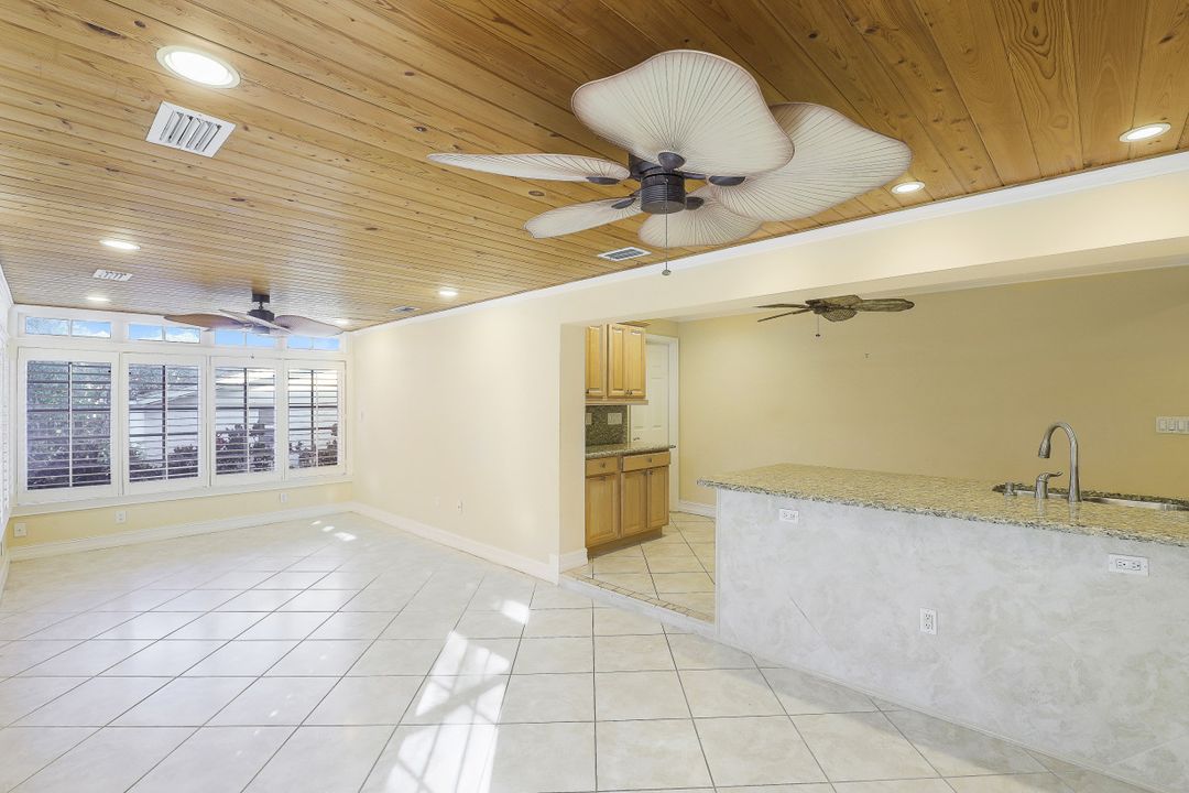 710 95th Ave N, Naples, FL 34108