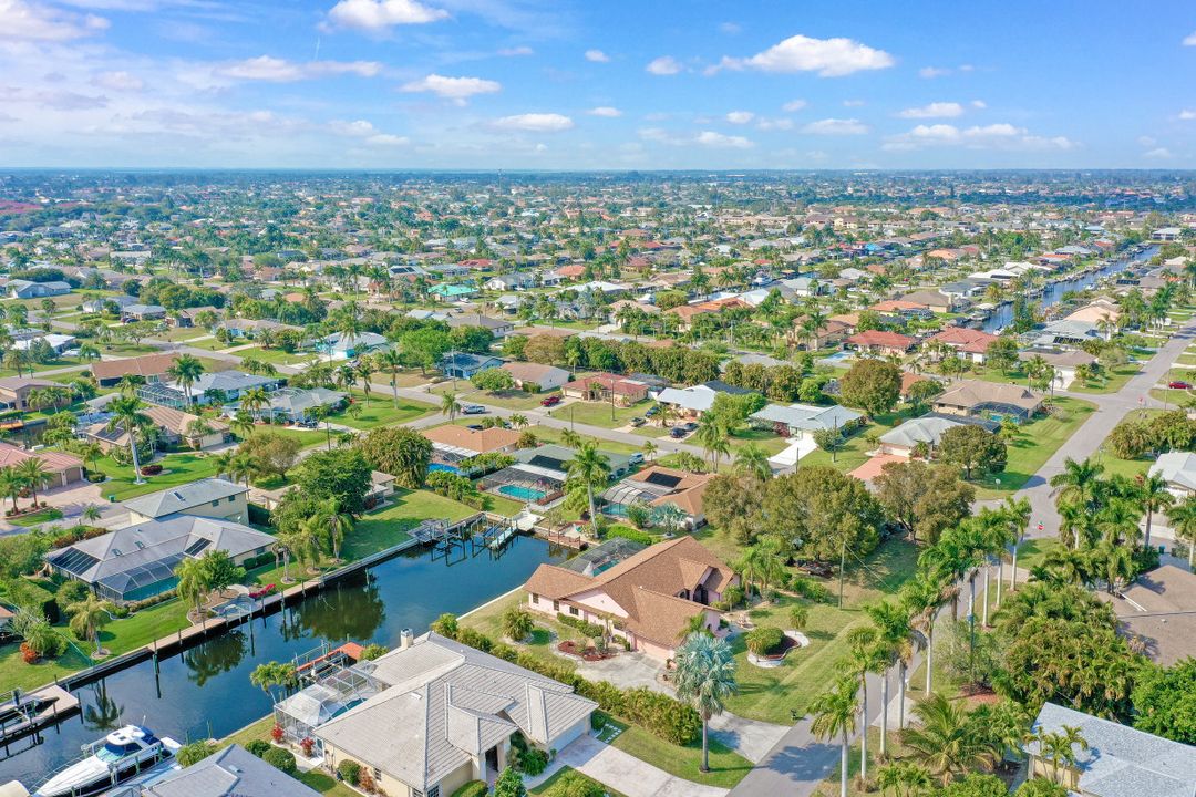 5208 SW 9th Pl, Cape Coral, FL 33914