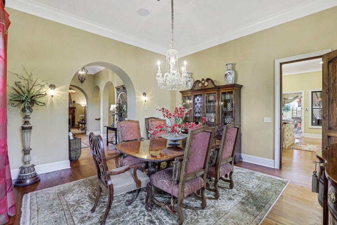 353 Chancery Cir, Naples, FL 34110