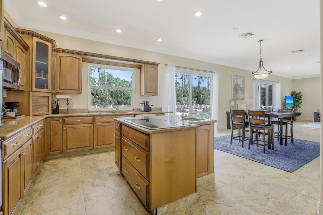 5645 Spanish Oaks Ln, Naples, FL 34119