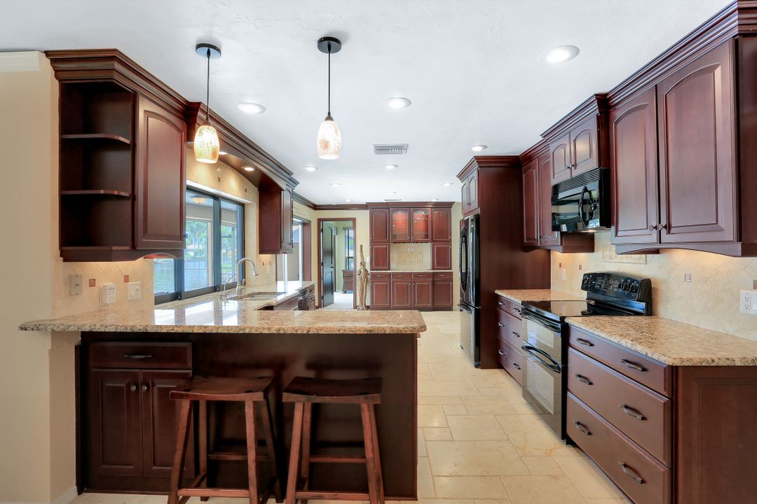 1902 SE 32nd St, Cape Coral, FL 33904