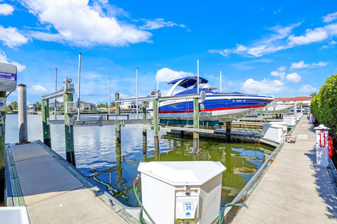 470 Launch Cir #405, Naples, FL 34108